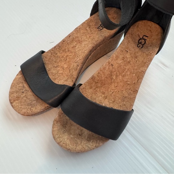UGG Zoe Black and Tan Wedge Sandals - Picture 3 of 14